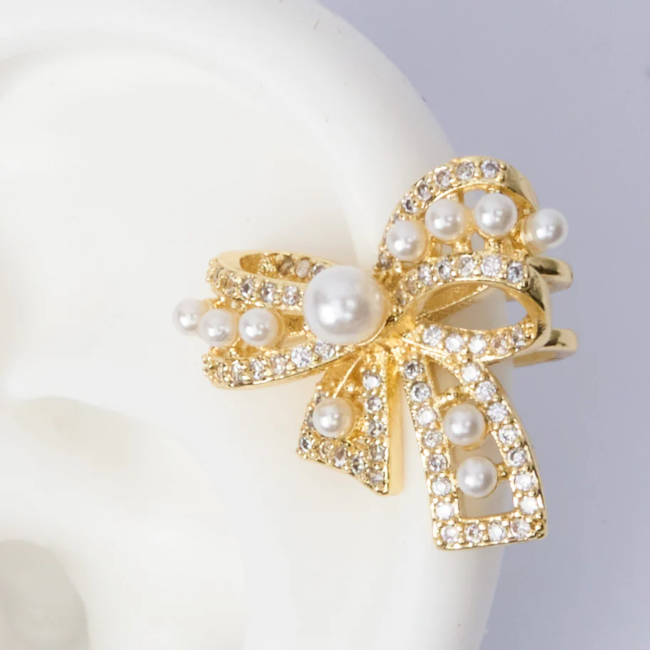 Bow with pearls