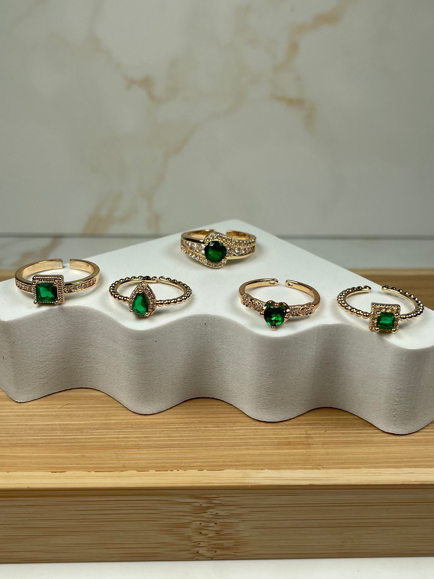 Green beauty’s rings