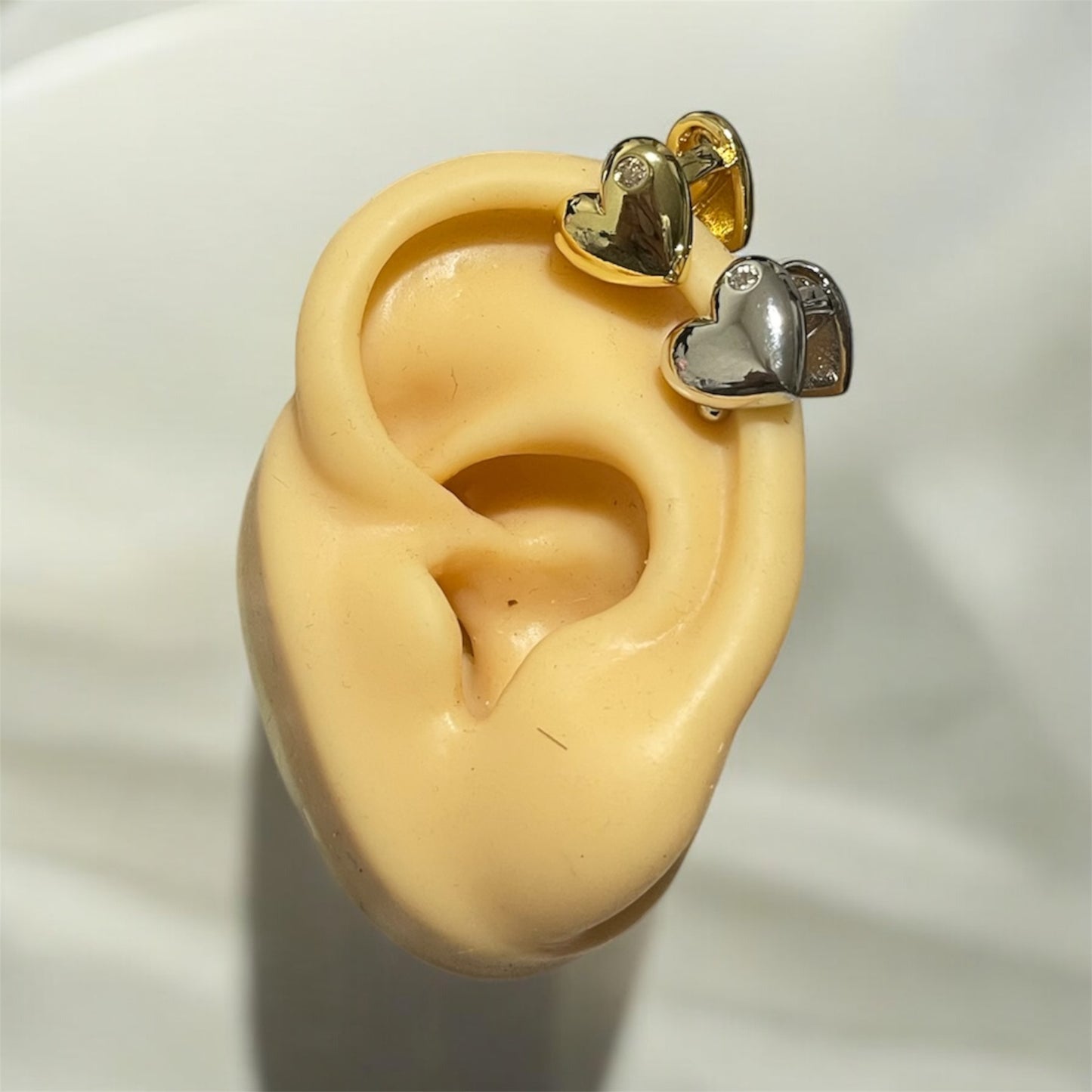 Heart earcuff