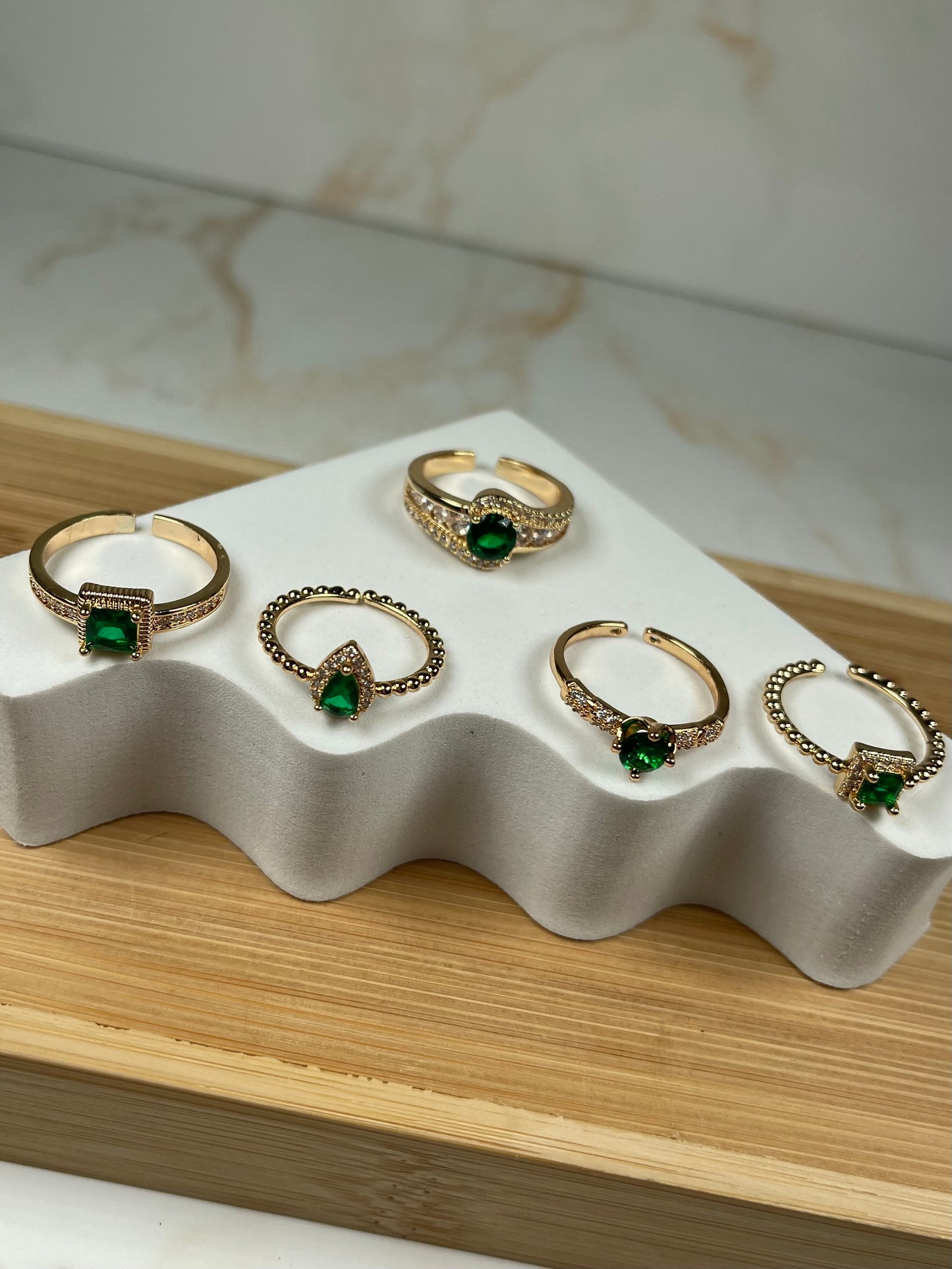 Green beauty’s rings