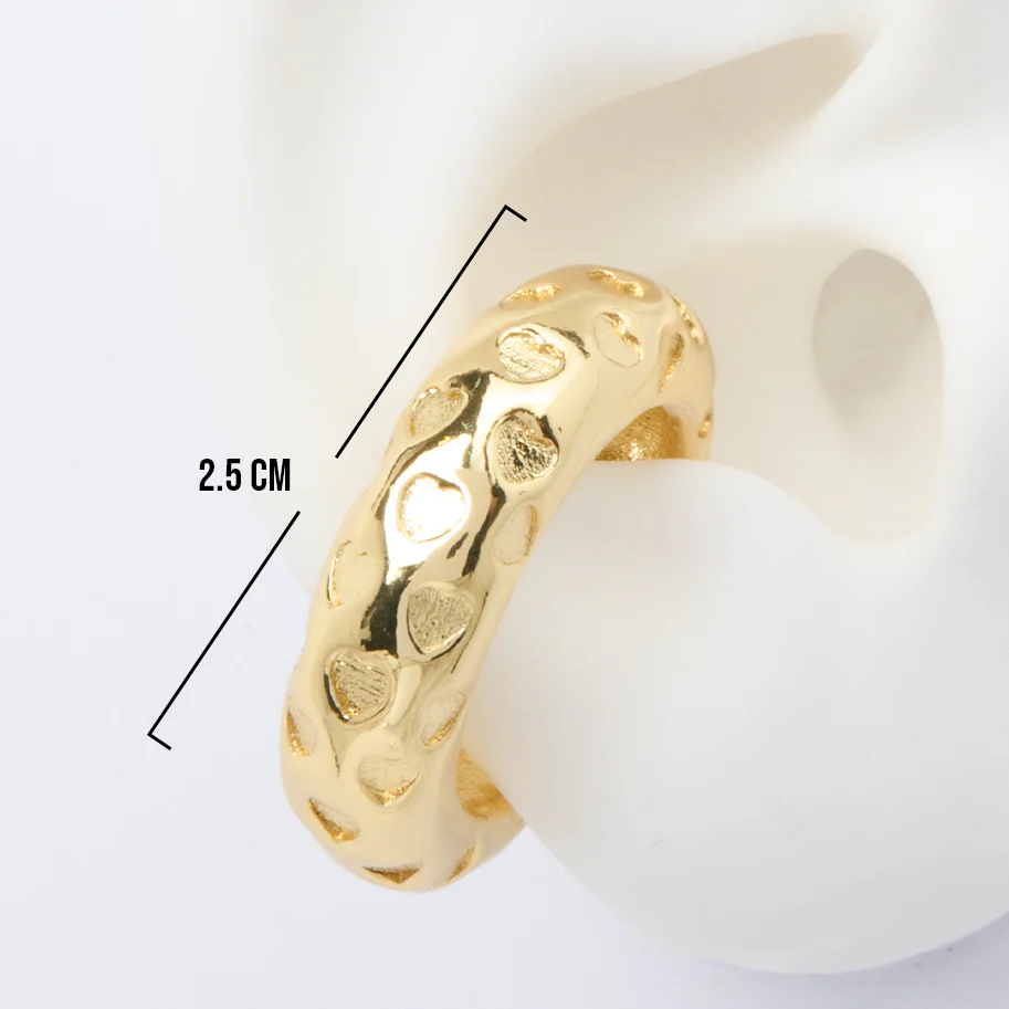Chunky hearts ear cuff