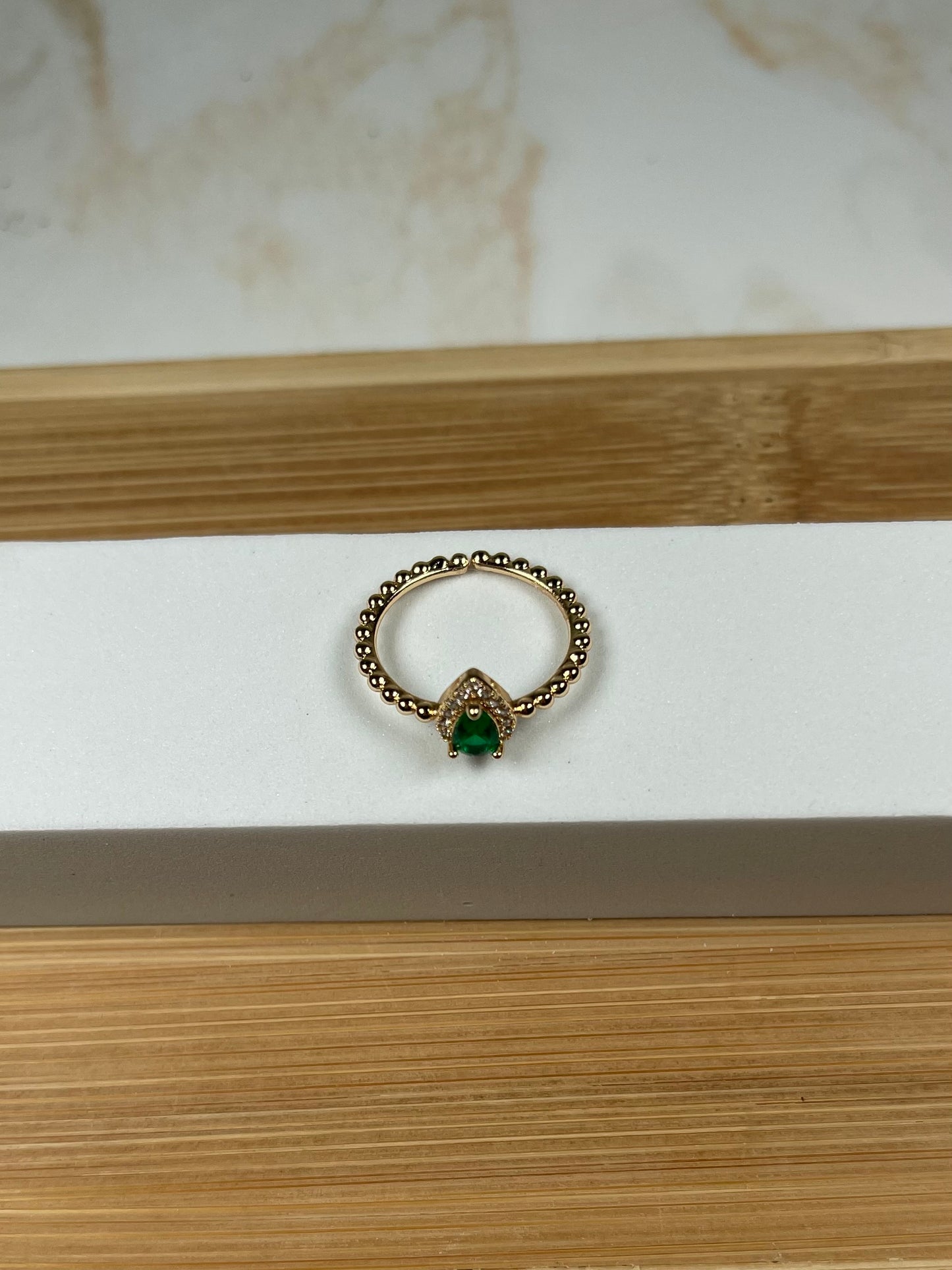 Green beauty’s rings