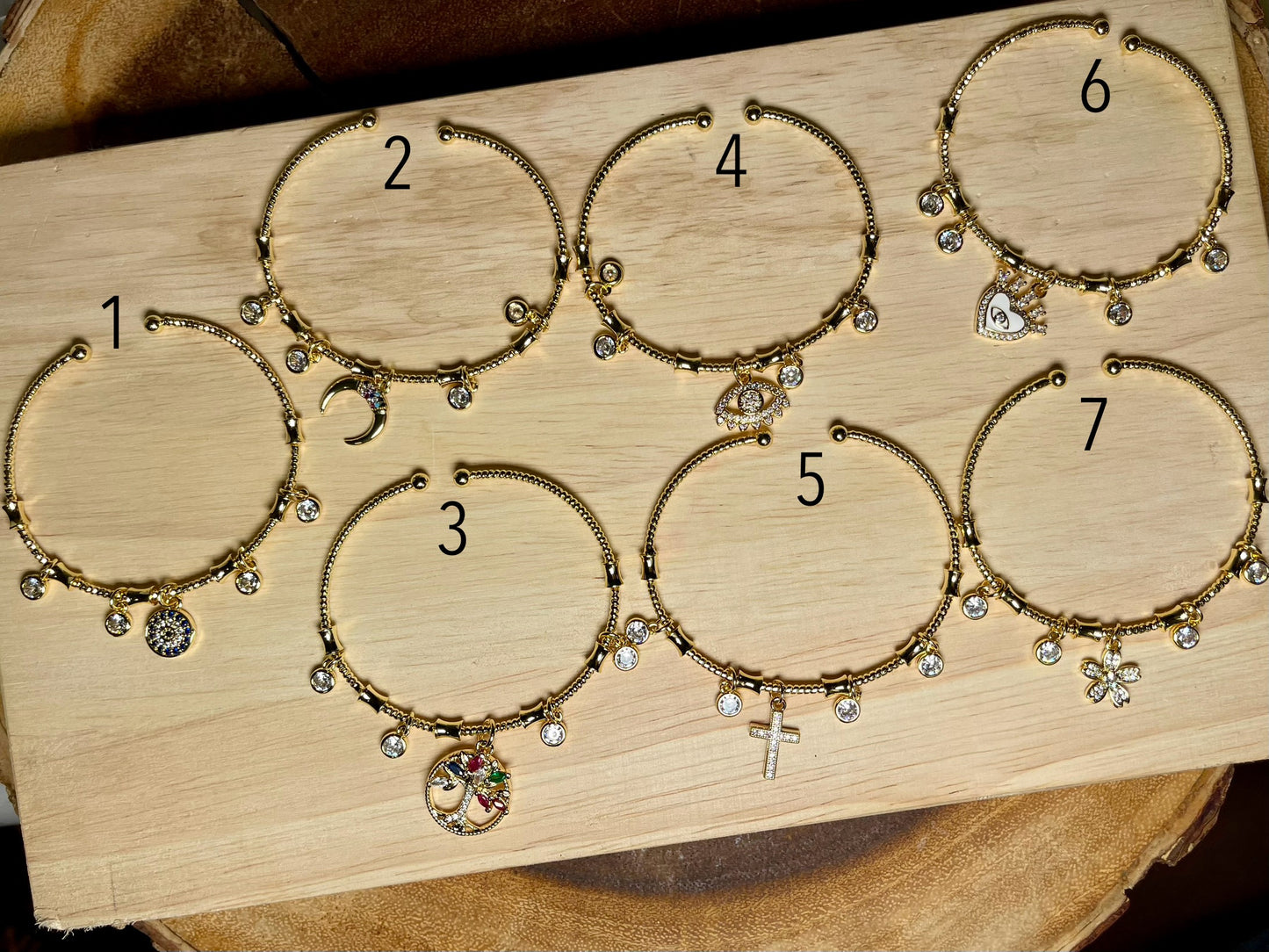 Adjustable charms bracelets