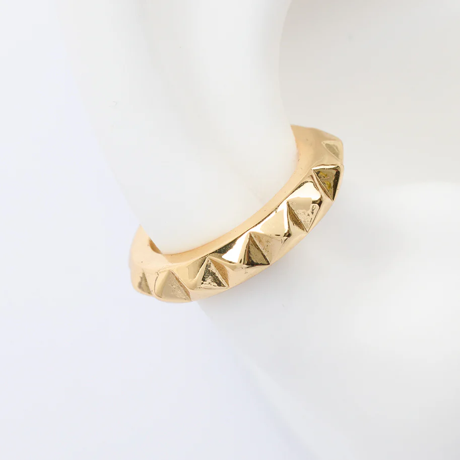 Spikes ear cuff