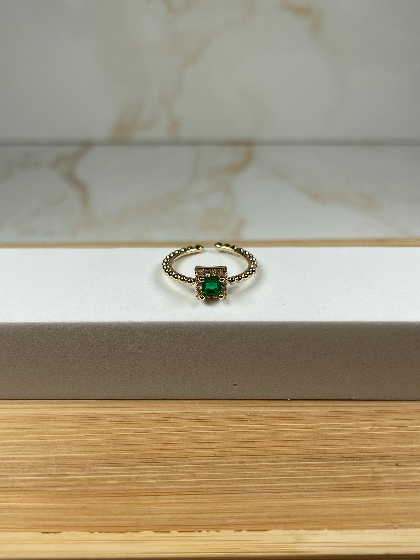 Green beauty’s rings