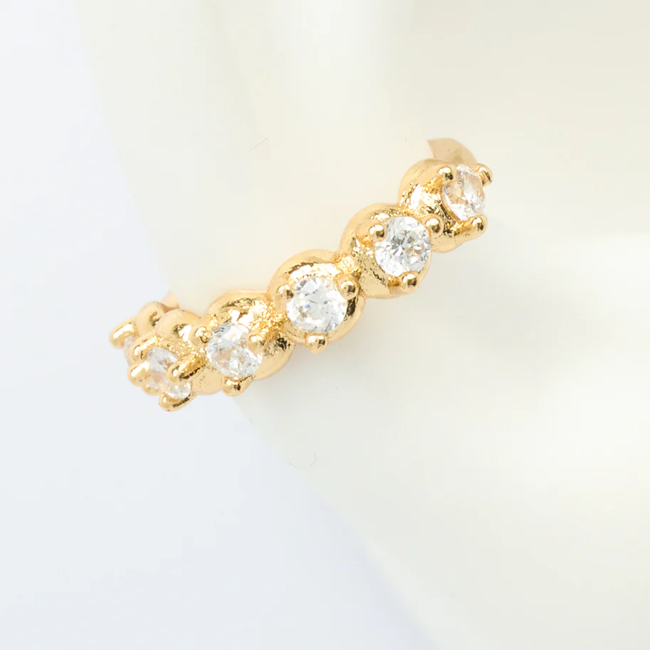 Diamonds small ear cuff