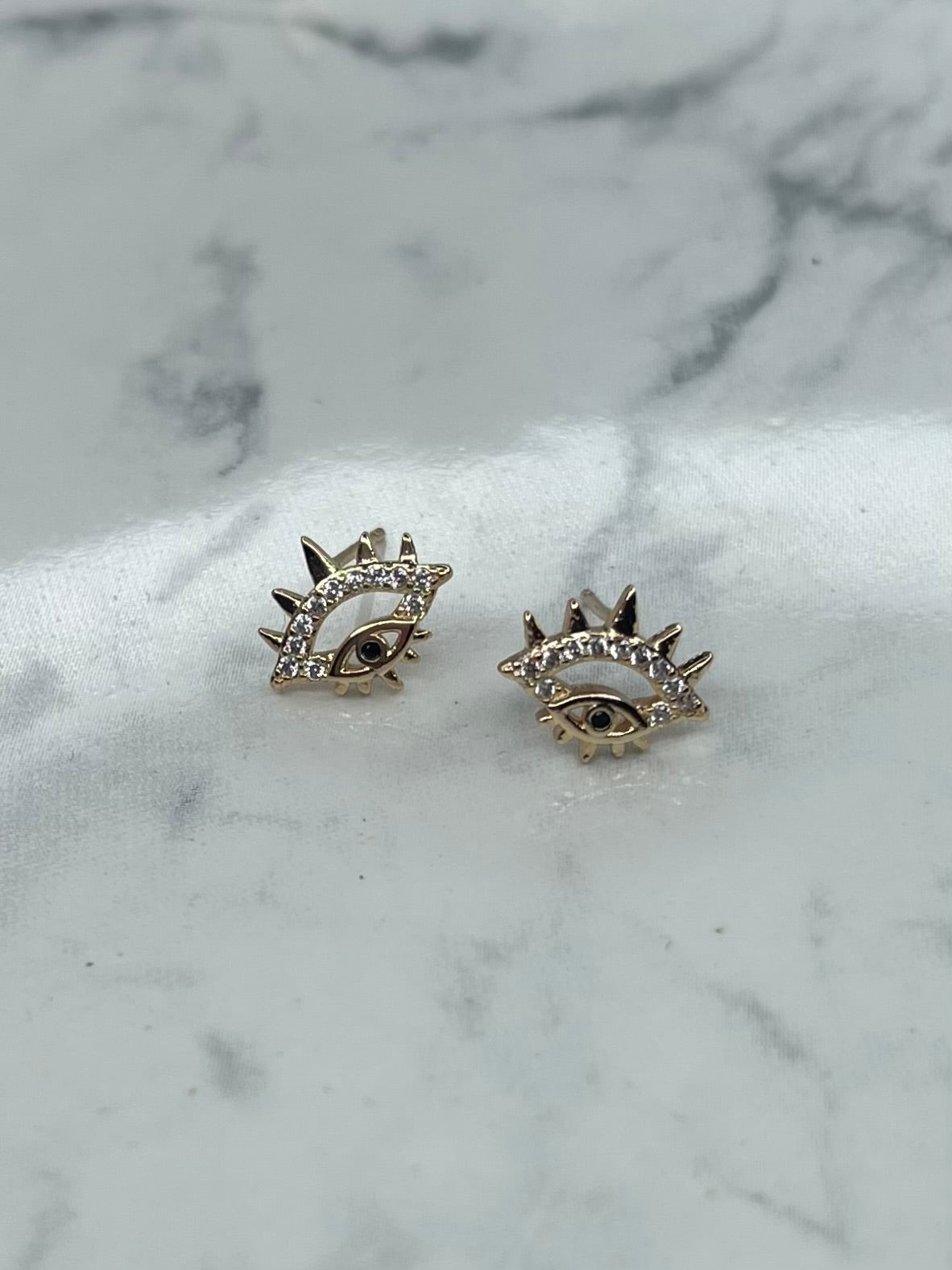 Cute eye earrings