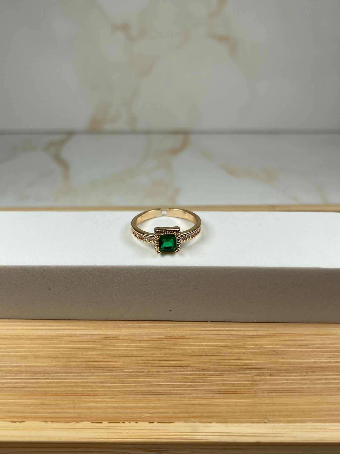 Green beauty’s rings