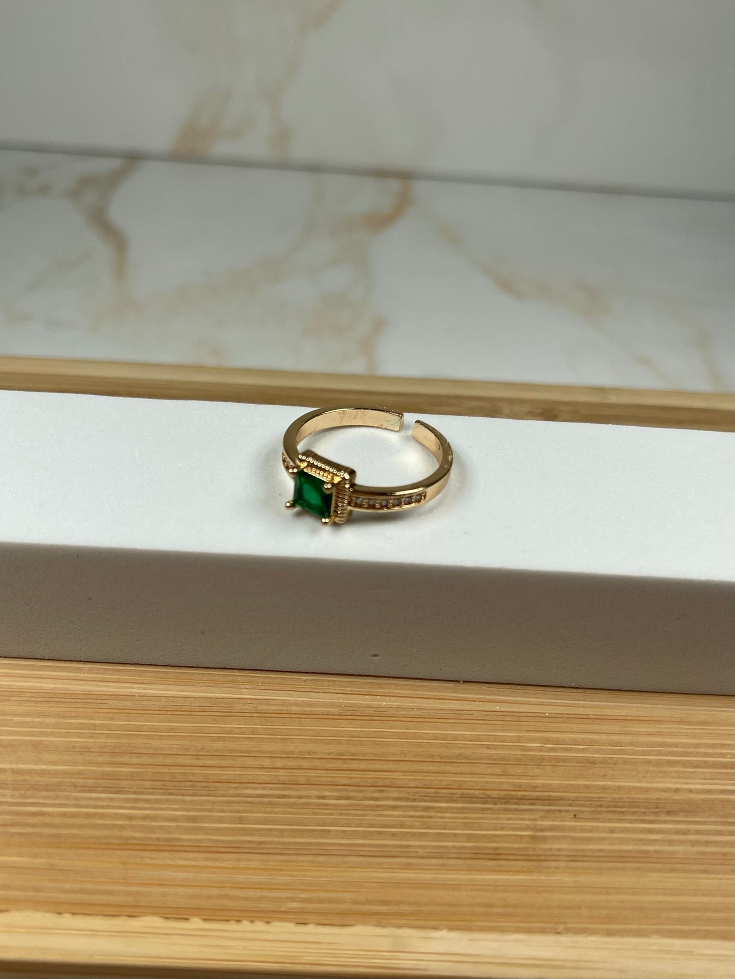 Green beauty’s rings