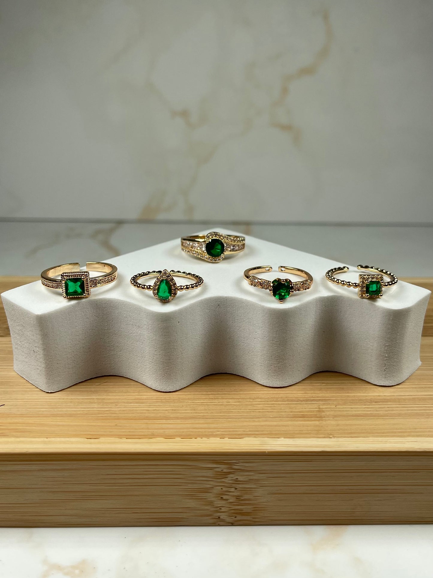 Green beauty’s rings