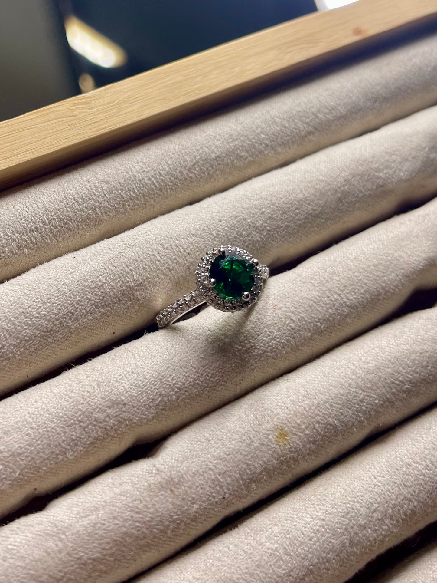 Silver ring with Emerald