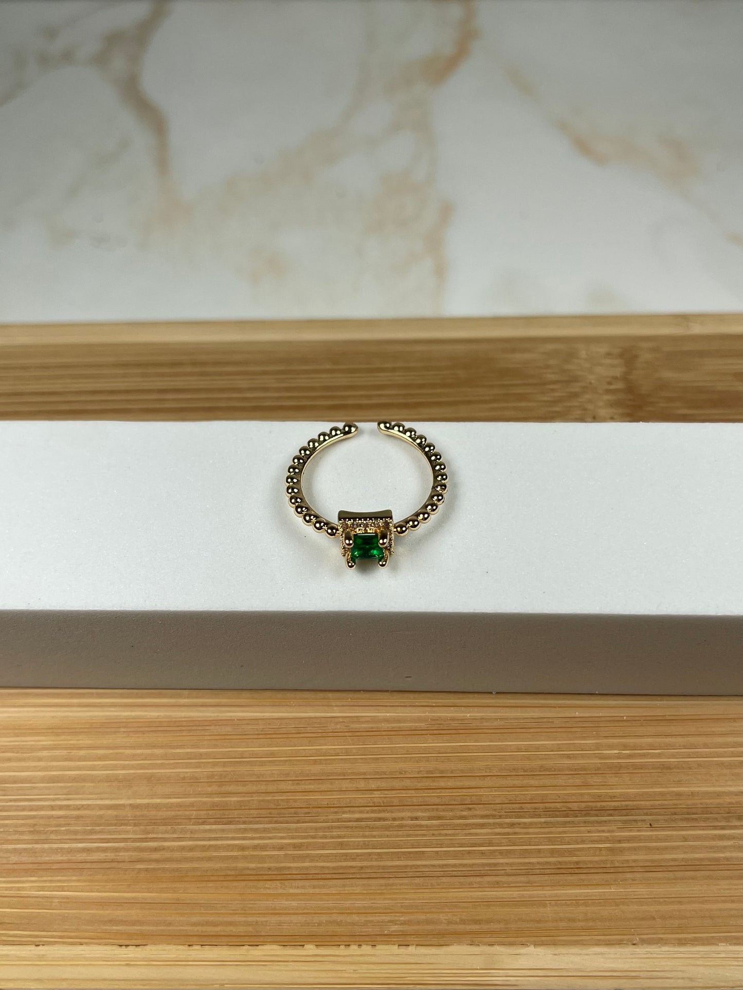 Green beauty’s rings