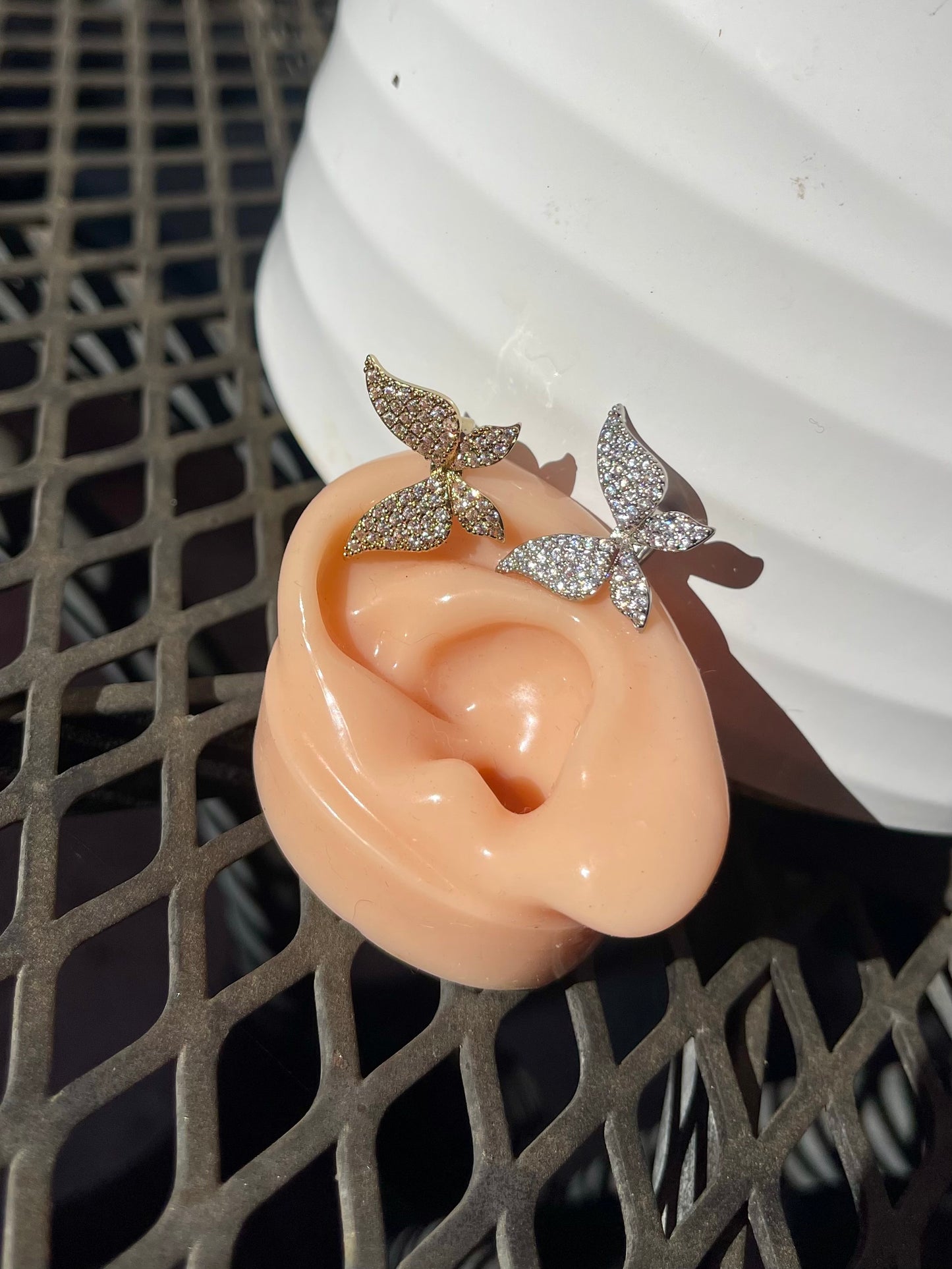 Butterfly ear cuff