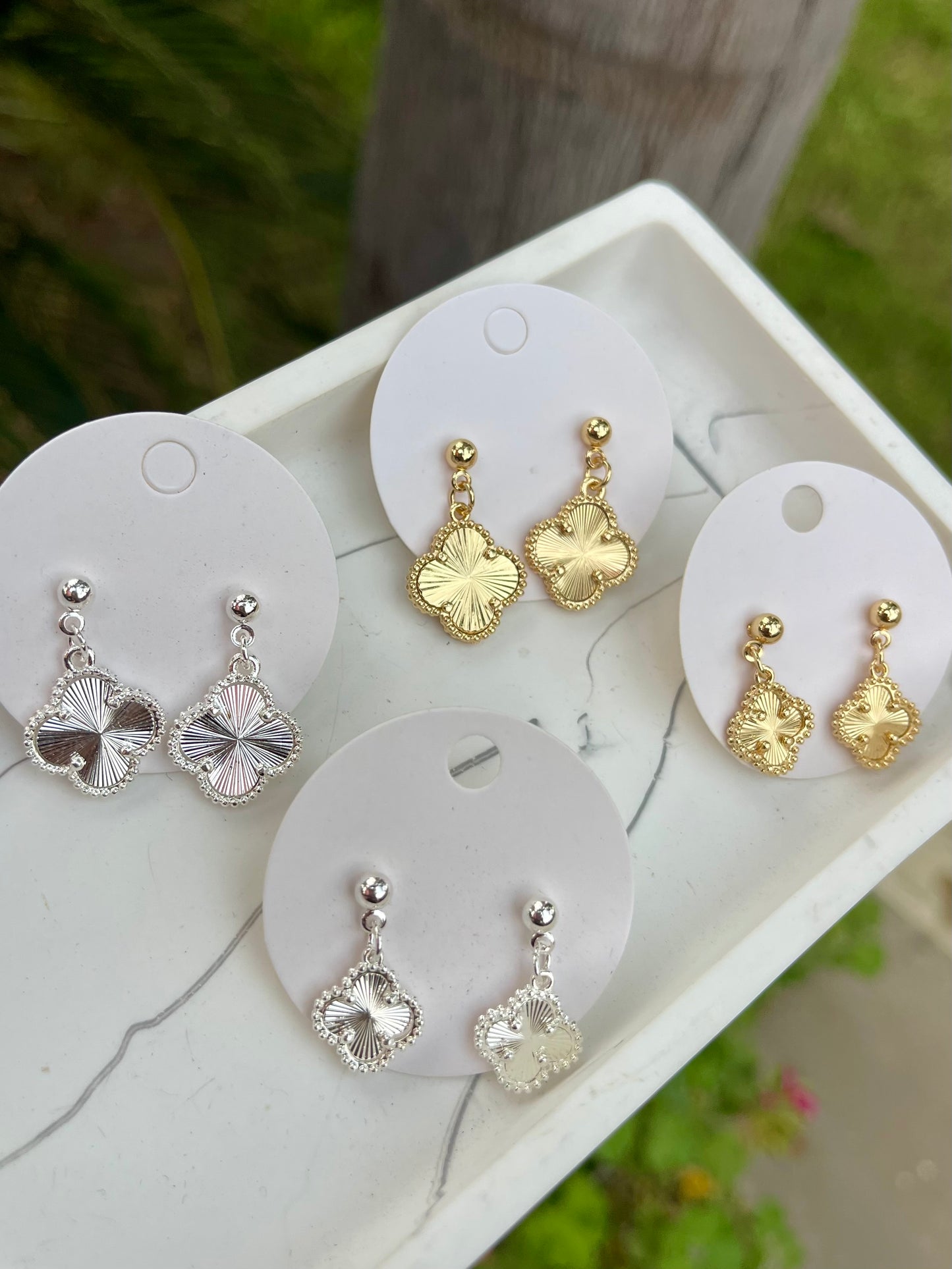 Clover dangle earrings