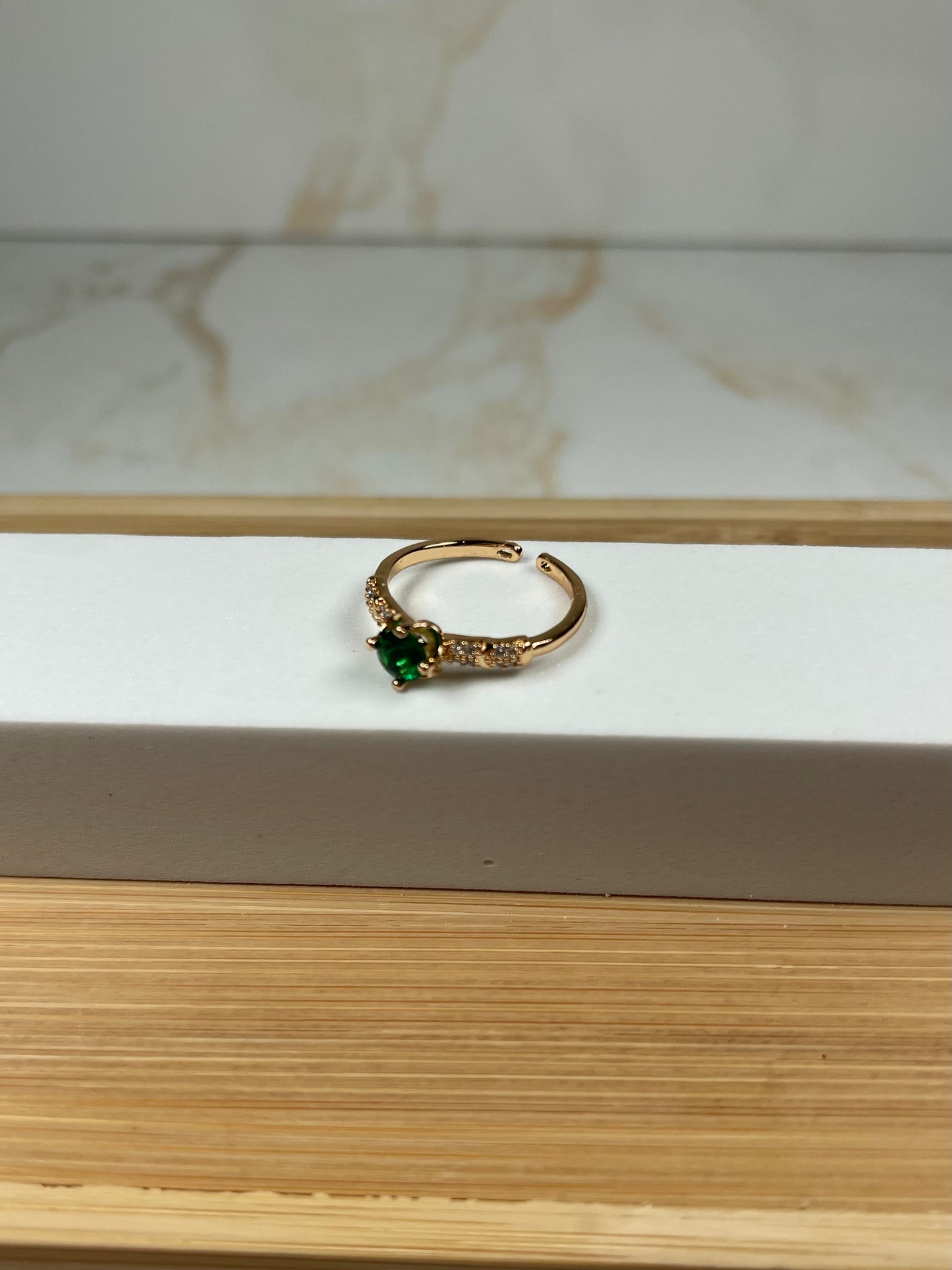 Green beauty’s rings
