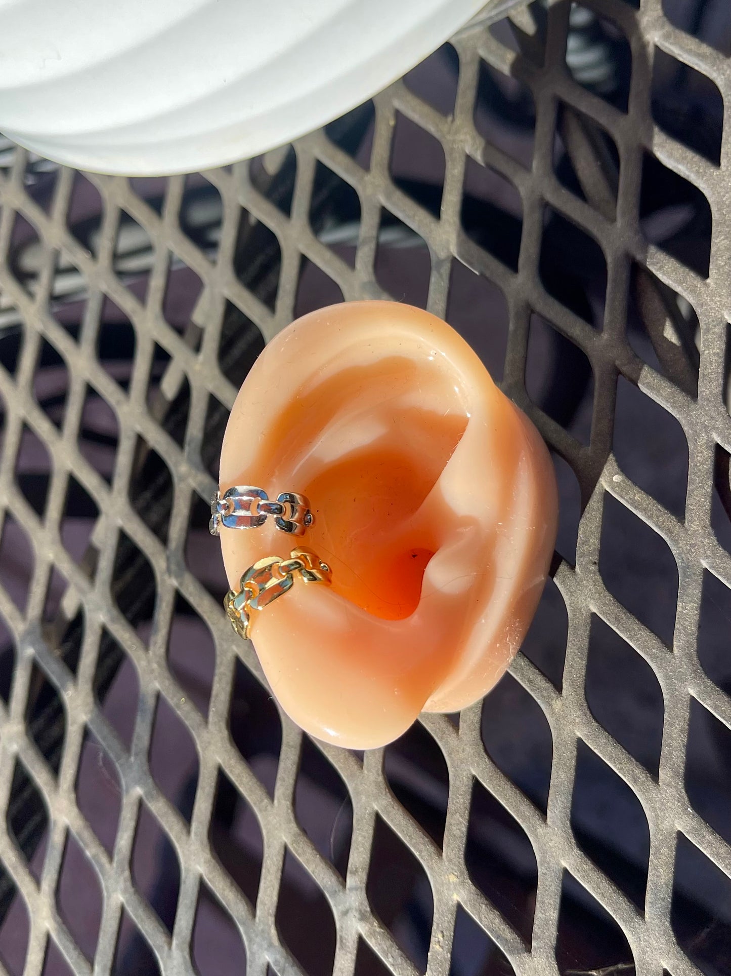 Chain earcuff