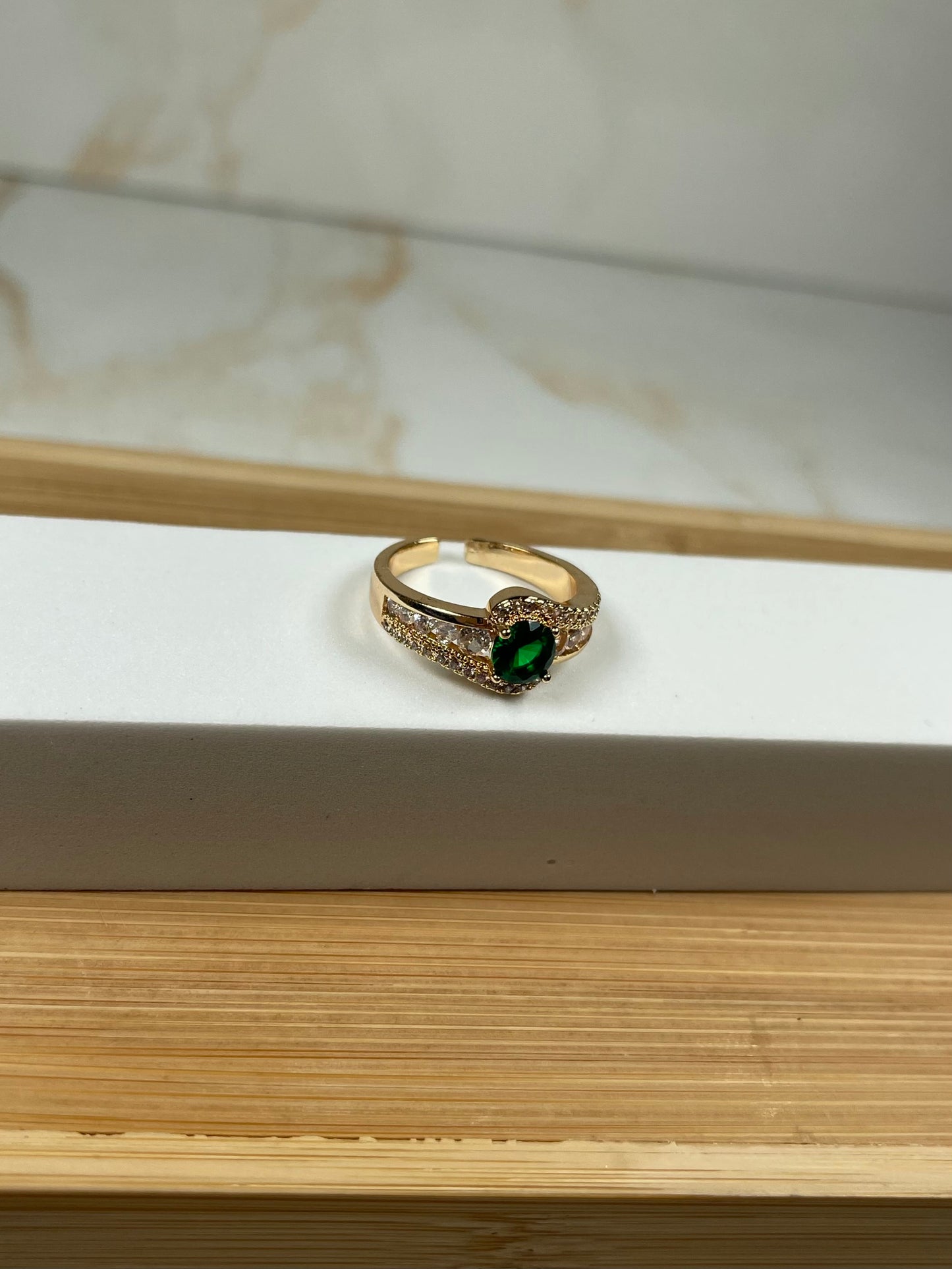 Green beauty’s rings