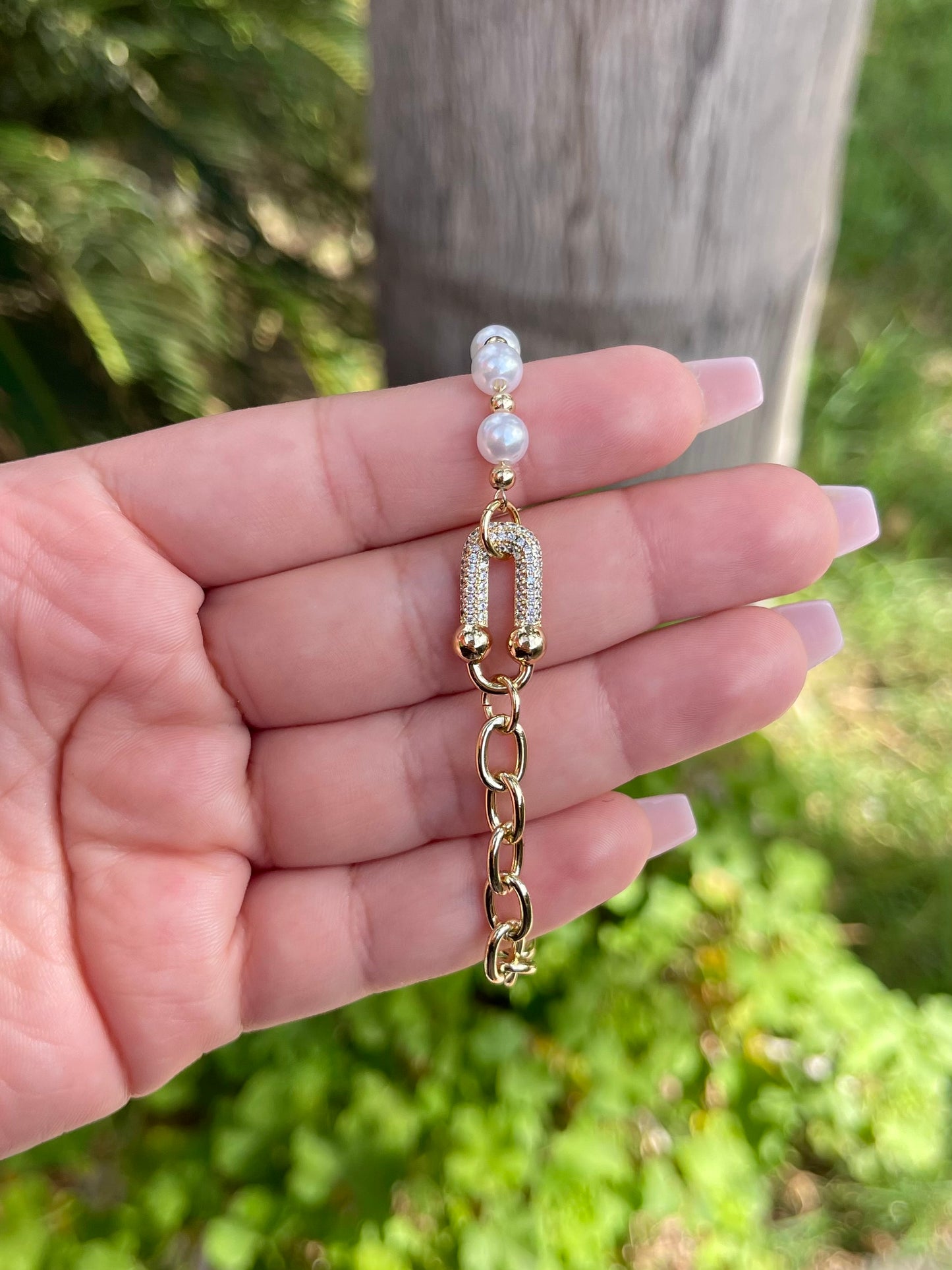 U link and pearls bracelet